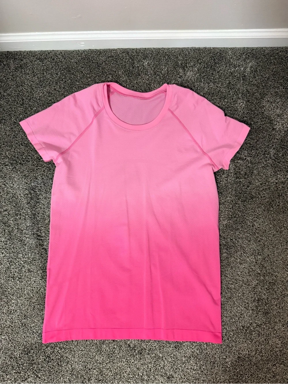 Lululemon Swiftly Tech Short-Sleeve Shirt 2.0 Hip Length Ombre Dye Strawberry